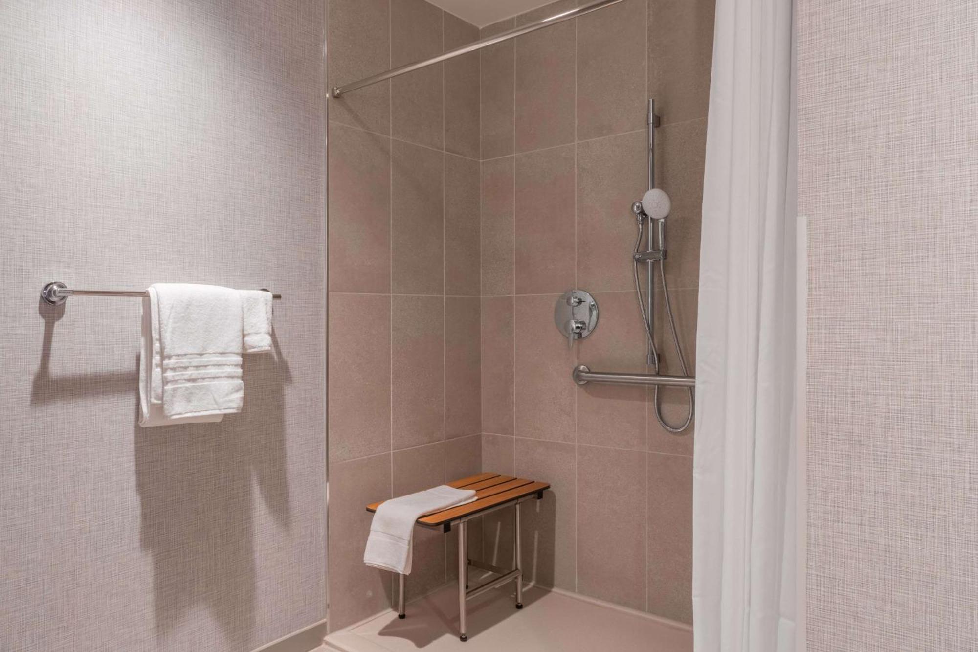 Drury Plaza Hotel 칼리지스테이션 외부 사진