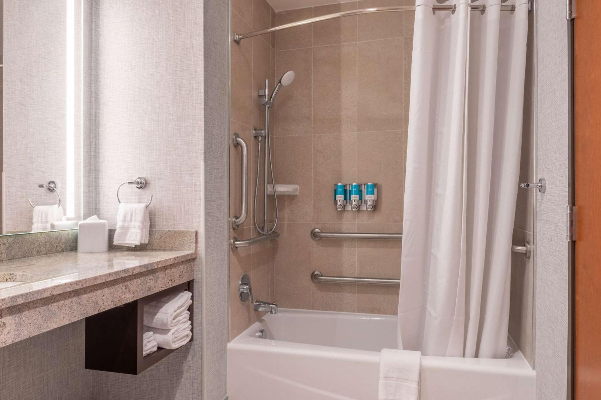 Drury Plaza Hotel 칼리지스테이션 외부 사진